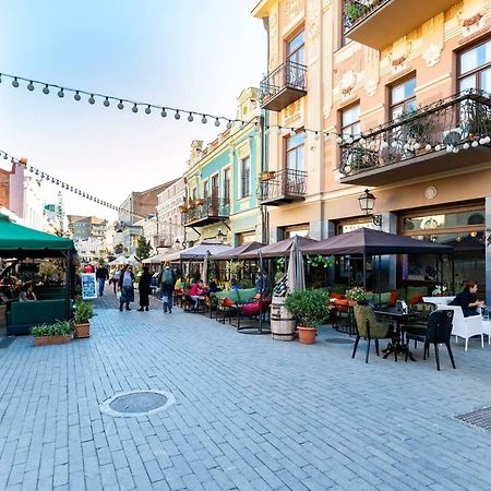 Wehost Apartment Near Fabrika Тбилиси Экстерьер фото