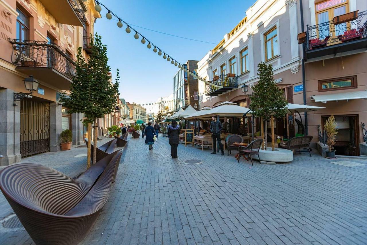 Wehost Apartment Near Fabrika Тбилиси Экстерьер фото